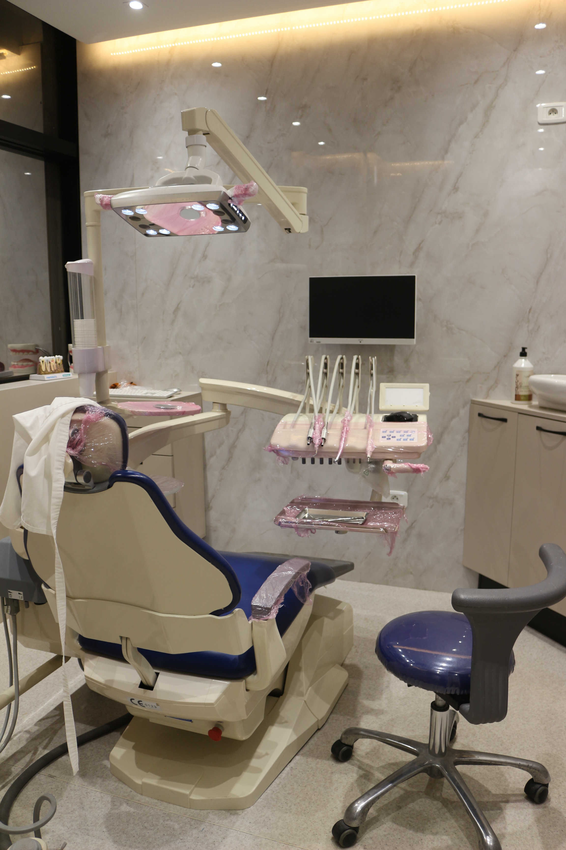 Salle de soins dentaires — équipements modernes